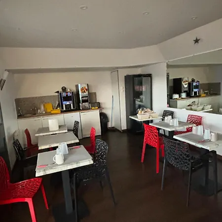 Paris Valence Otel *